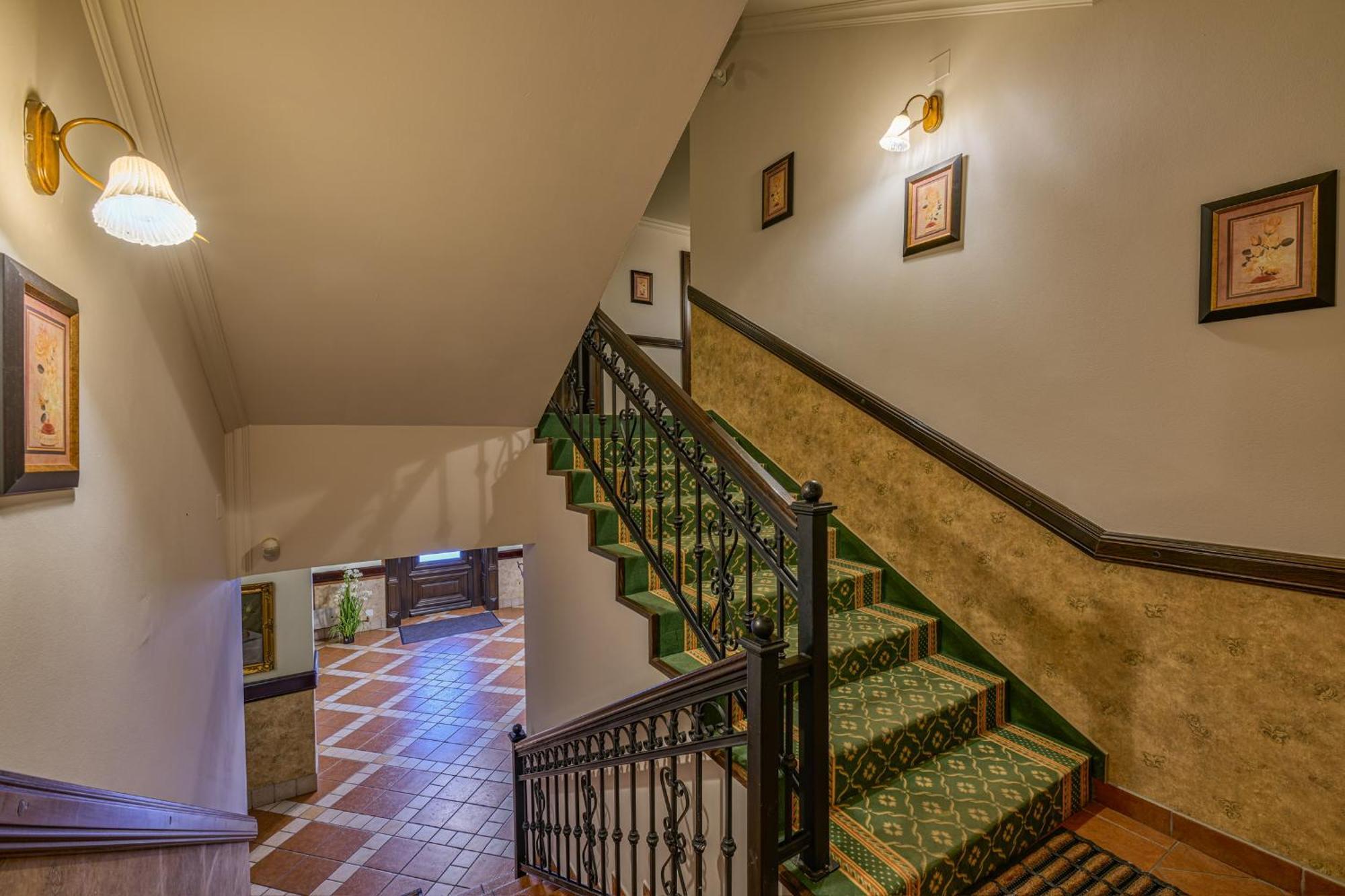 Hotel Classico Timisoara Esterno foto
