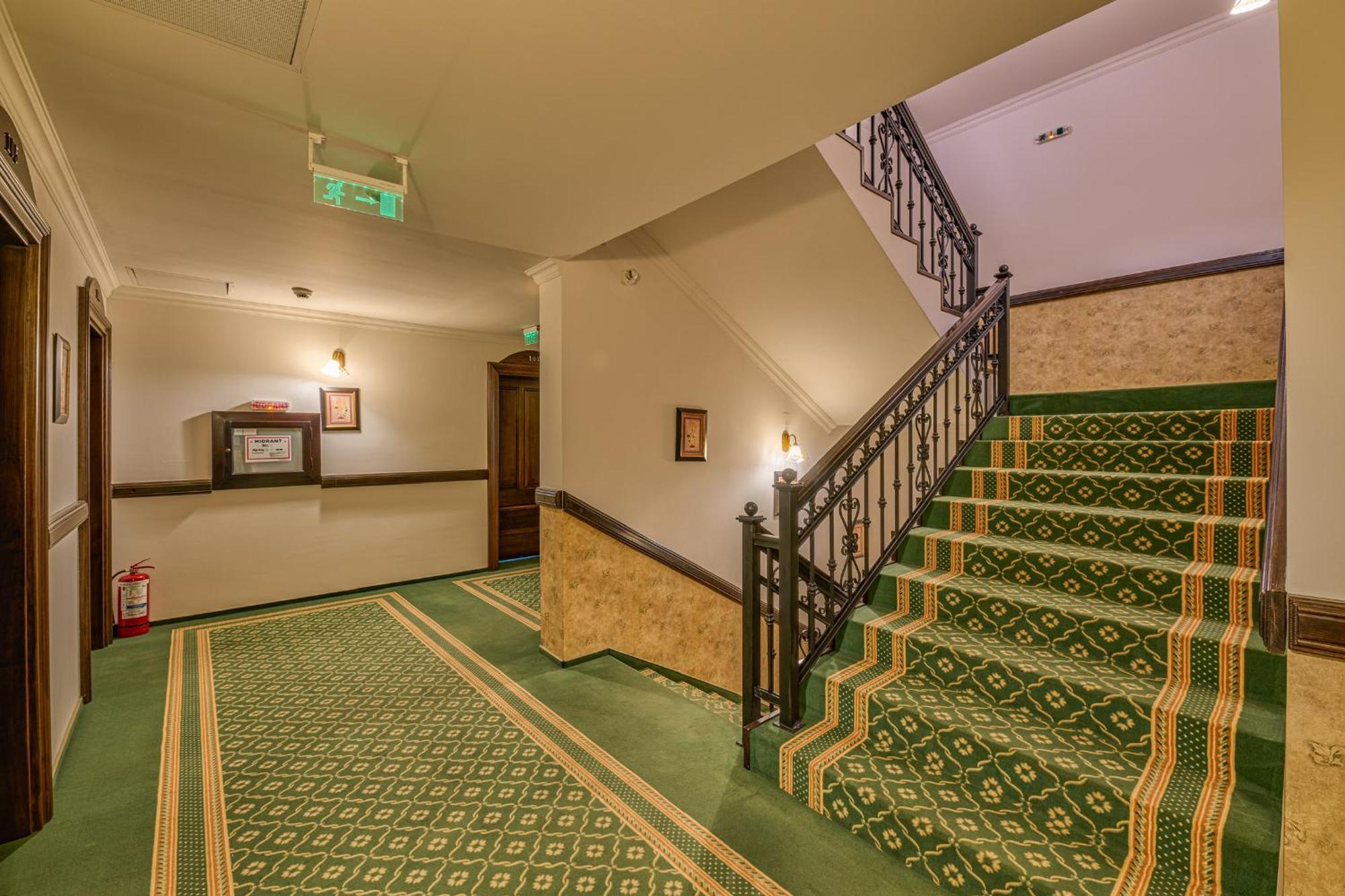 Hotel Classico Timisoara Esterno foto