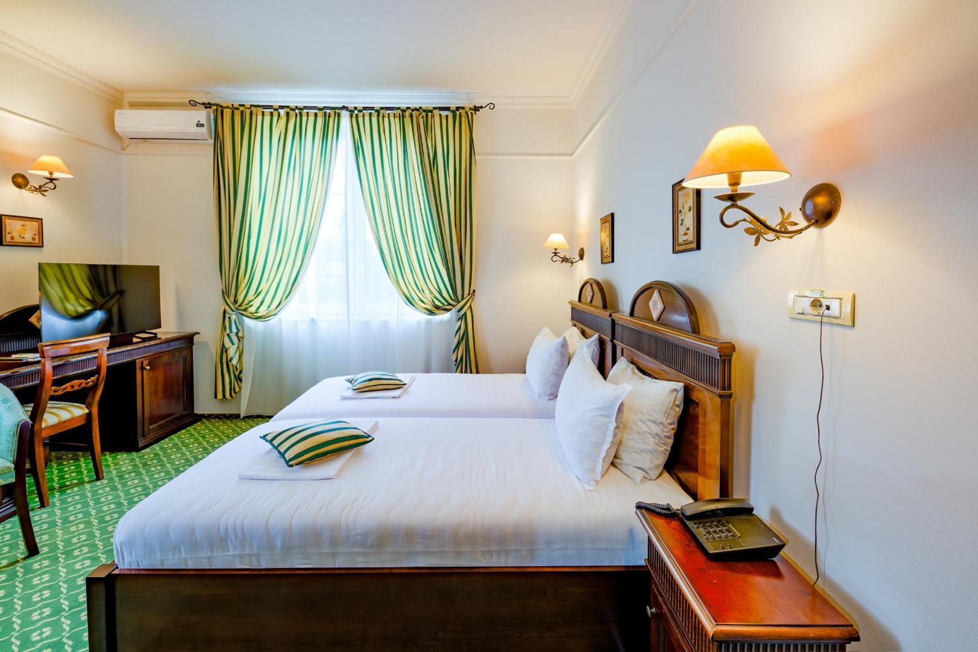 Hotel Classico Timisoara Esterno foto