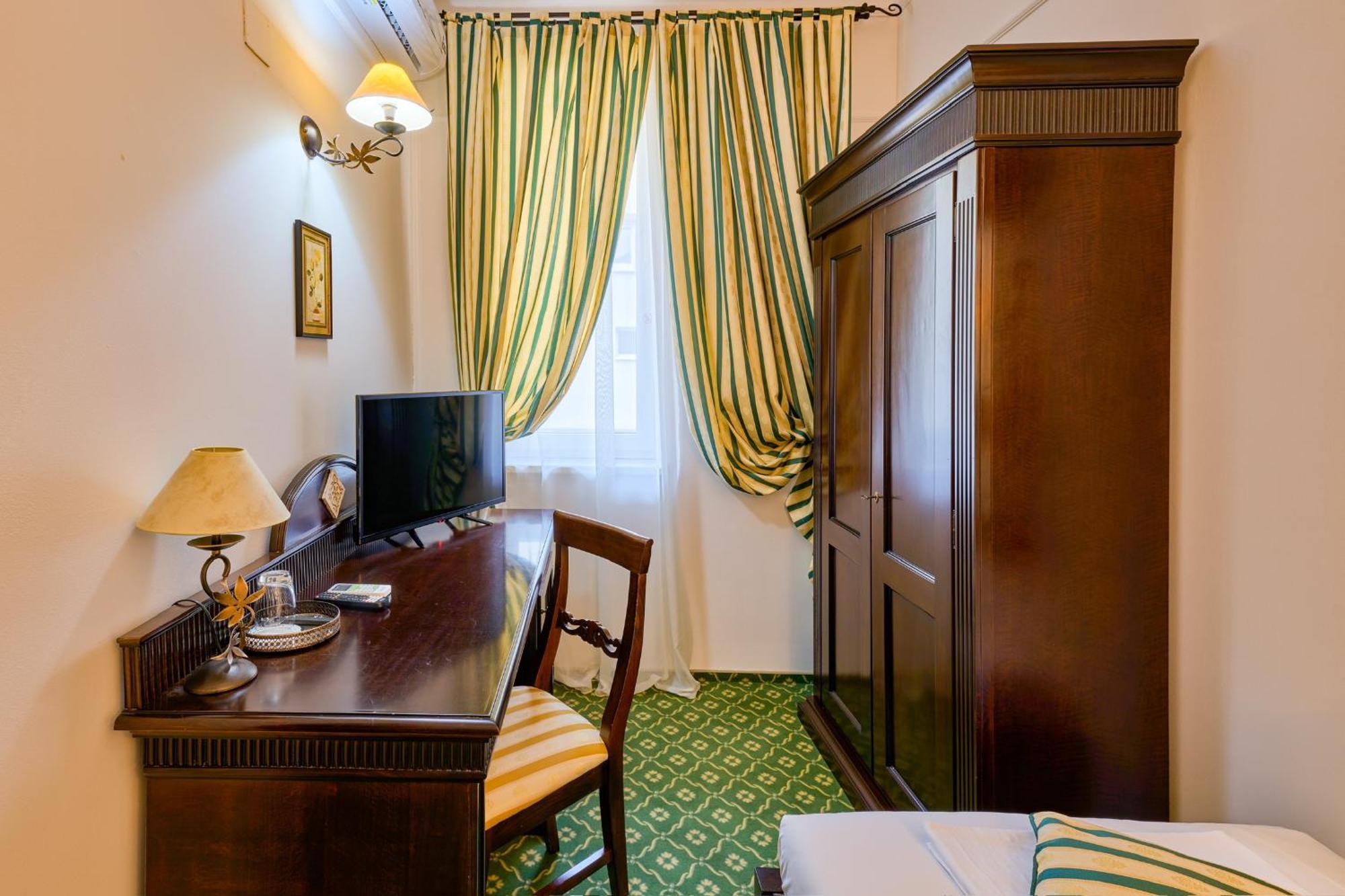 Hotel Classico Timisoara Esterno foto
