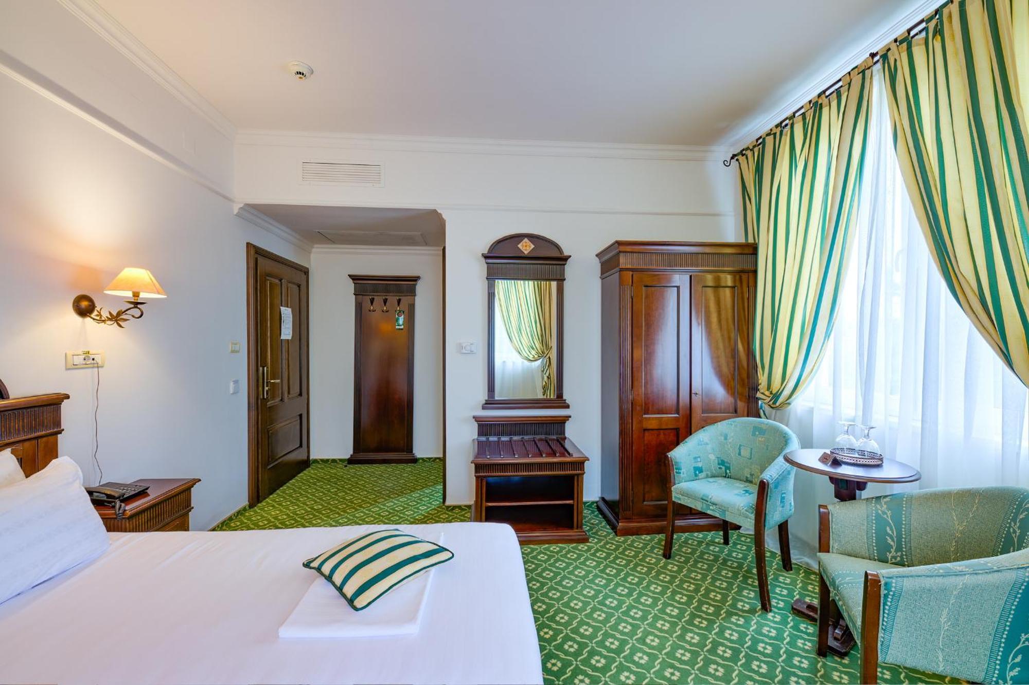 Hotel Classico Timisoara Esterno foto