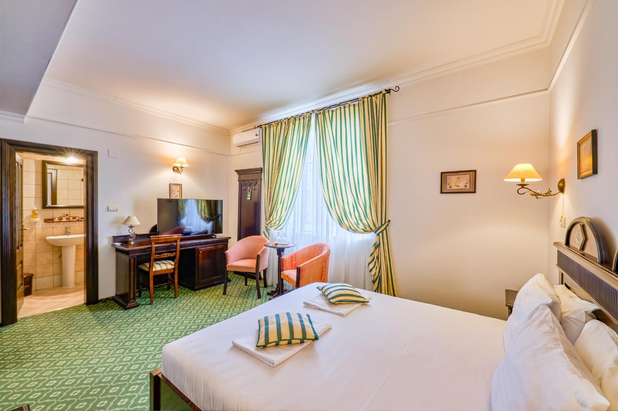 Hotel Classico Timisoara Esterno foto