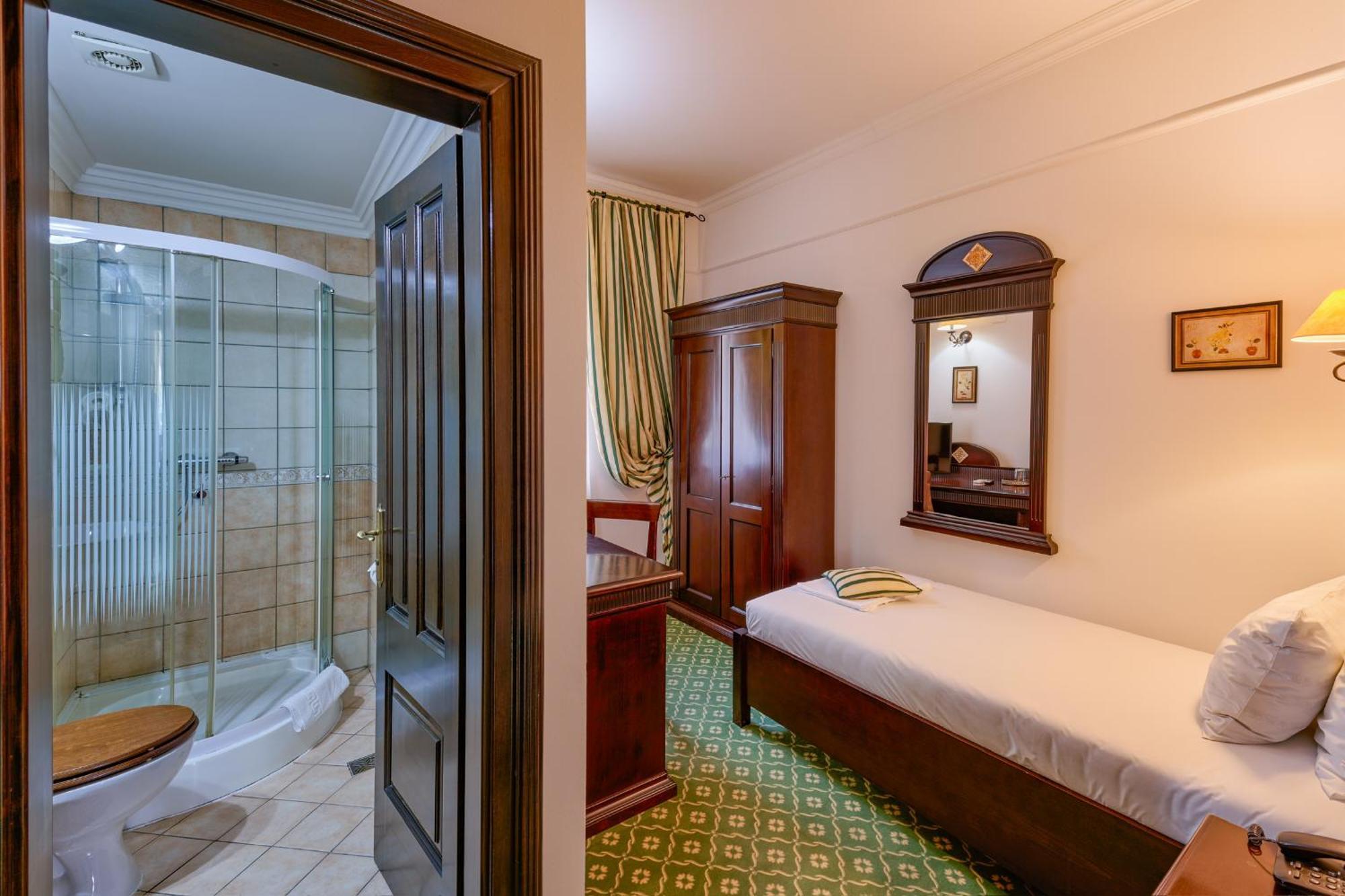 Hotel Classico Timisoara Esterno foto